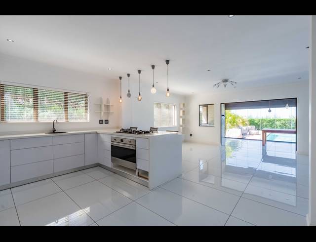 4 BEDROOM HOUSE FOR SALE IN HILLCREST CENTRAL